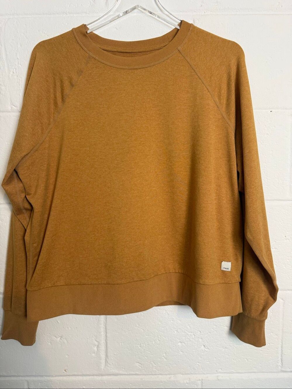 Vuori Women's Halo Crew Sweatshirt M Goldenrod Heather Raglan Cropped Athleisure